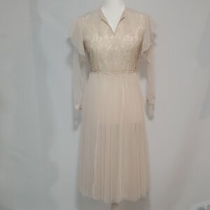 Elegant Cream Lace Dress Size Medium/ Large